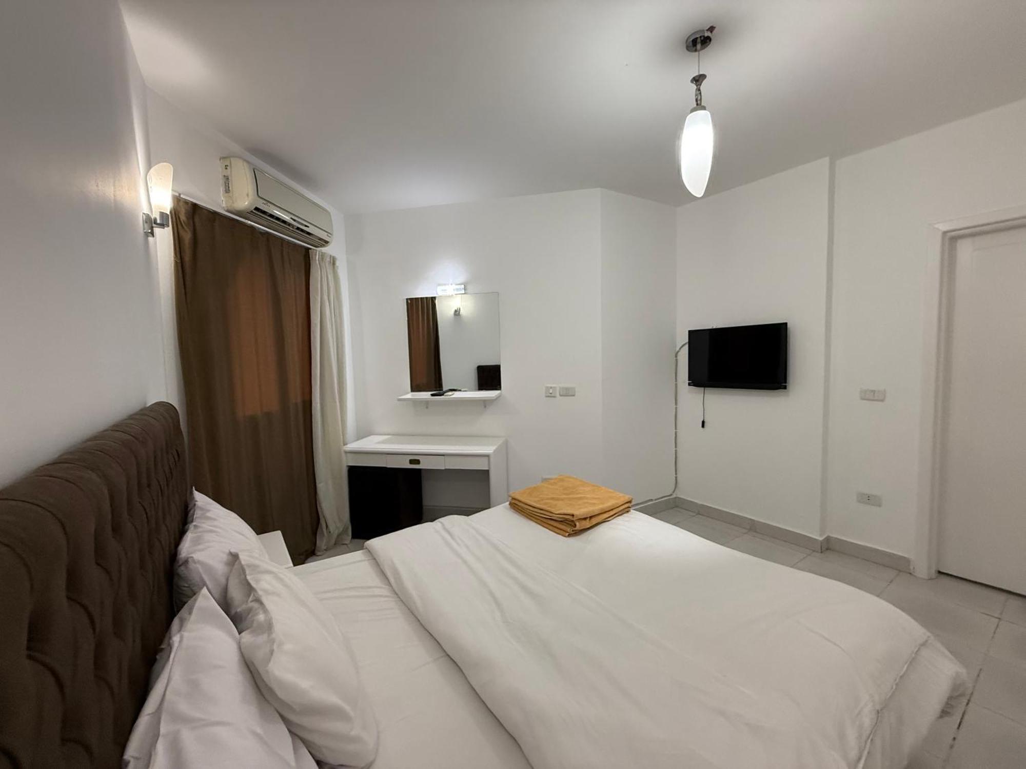 Regency Towers Apartment *